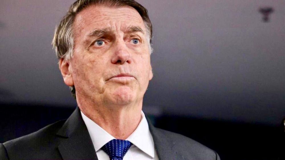 Preso em Casa: Bolsonaro está proibido de sair, receber visitas e usar celular