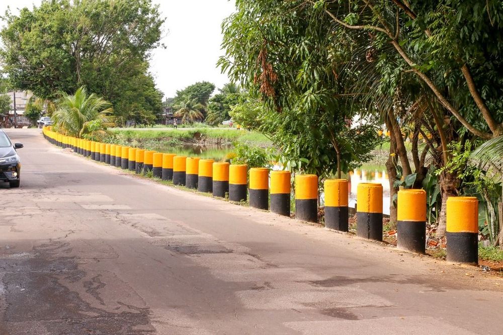 Carro de prefeitura se envolve em acidente dentro de motel de luxo em Macapá