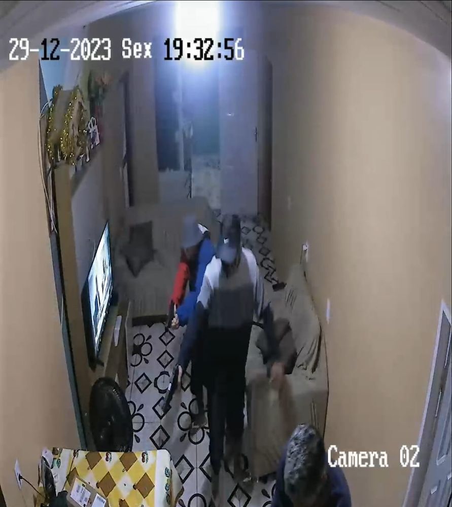 Santana: Câmeras mostram execução de homem na frente dos filhos 