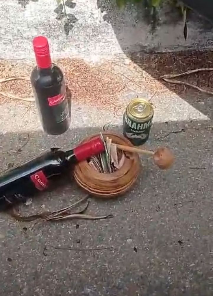 Na encruzilhada: homem furta dinheiro, vinho e cerveja gelada de despacho