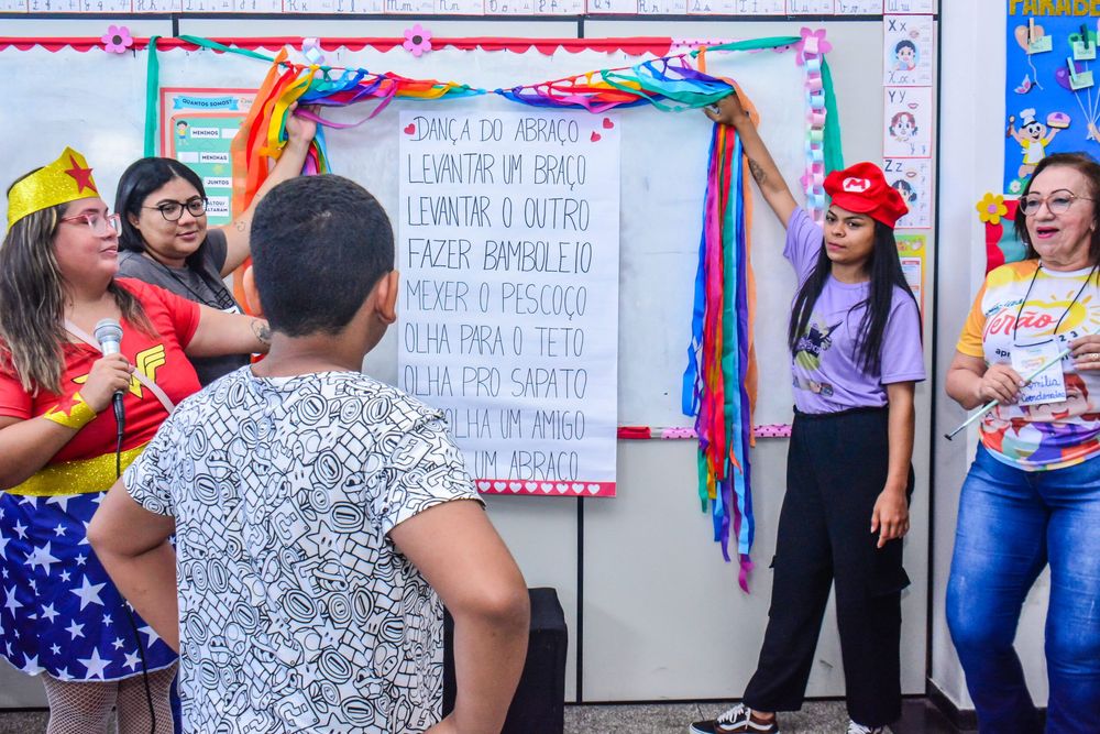 Programação de férias para alunos da rede municipal inclui brincadeiras e reforço escolar