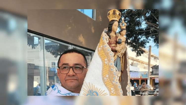 Padre é encontrado morto dentro de casa