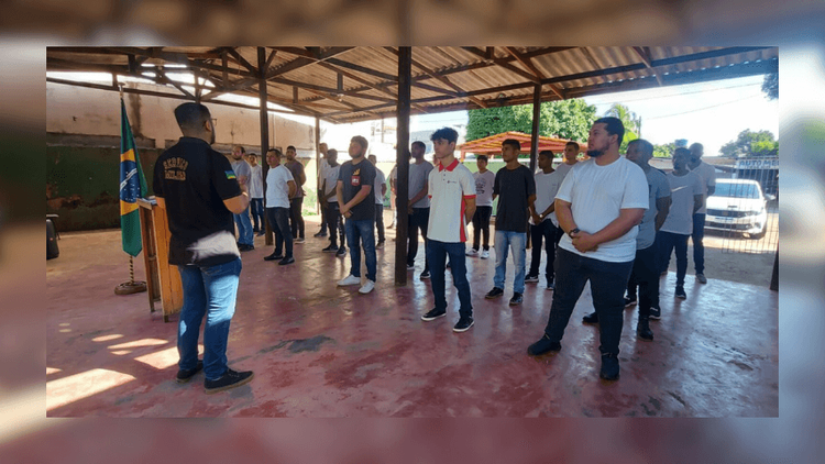 Jovens que completam 18 anos em 2025 são chamados ao alistamento militar. Veja como proceder