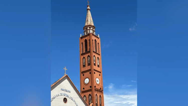 Cartão-postal: Você já reparou na beleza desta torre no coração de Santana?