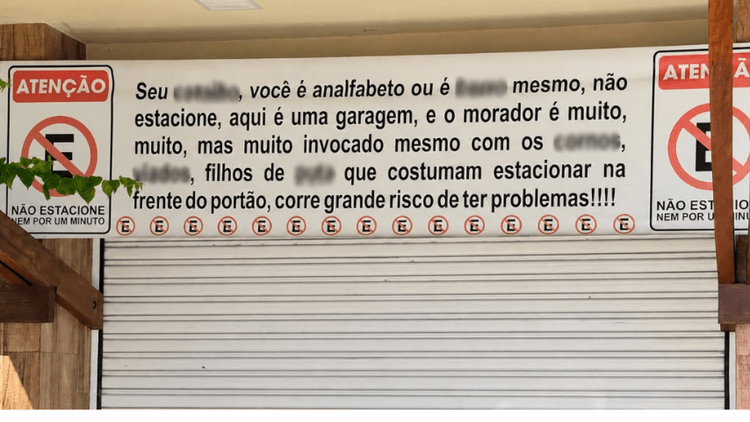 Recado dado: Morador de Macapá coloca placa nada amigável para quem estaciona na frente da garagem