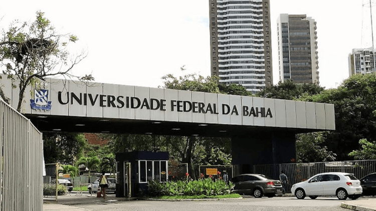 Exagero?: Universidade proíbe shortinho, cropped e boné. Você concorda?