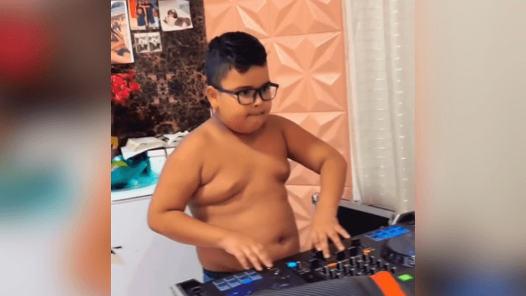 Tem até plateia: Mini DJ nortista mostra que talento não tem idade