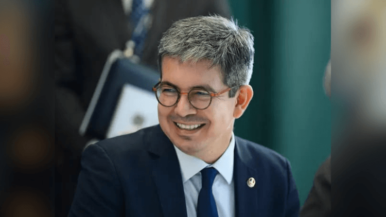 Bom momento: Randolfe aparece entre os 1ºs  na Quaest e conquista prêmio nacional pelo trabalho no Congresso