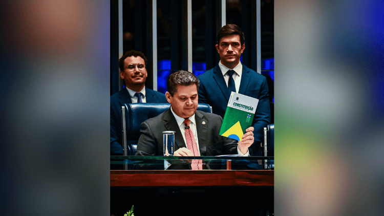 Dobradinha: Davi promulga fim da escala 6x1 e aposentadoria especial para agentes de saúde