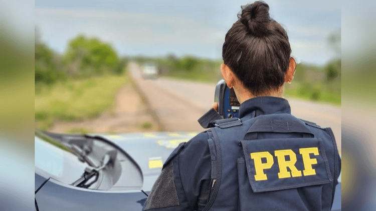 Deu ruim: Foragido bate carro, dá CPF do pai pra PRF e acaba preso na BR-156