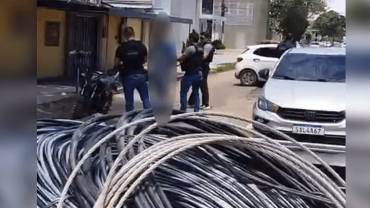 Macapá: Trio é preso suspeito de furtar e vender fios elétricos; dois seriam funcionários de empresa de energia
