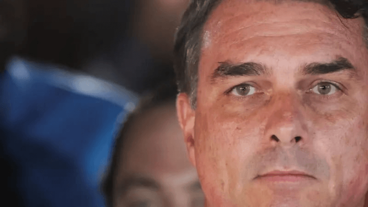 ​Em investigação: PF apura se Flávio Bolsonaro deixou o Brasil rumo aos EUA