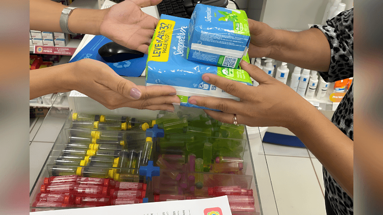 Absorvente de graça?: Veja quem tem direito e como retirar no Farmácia Popular