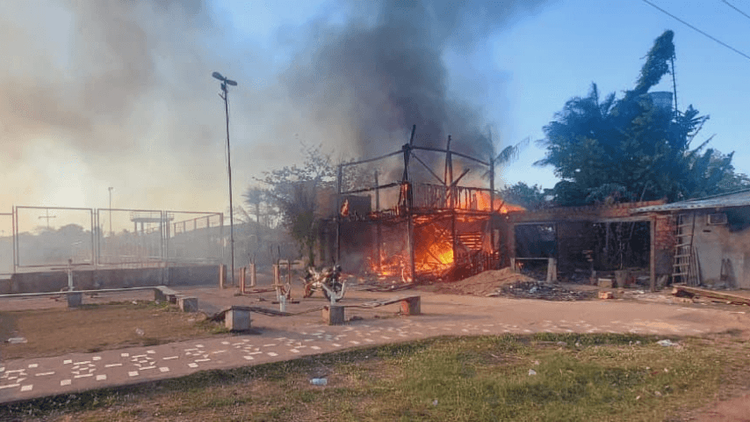 Ilha de Santana: Dupla é presa por suspeita de provocar incêndio que matou idoso