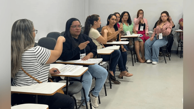 Profissionais do SUS recebem capacitação em Libras para ampliar atendimento a pacientes surdos