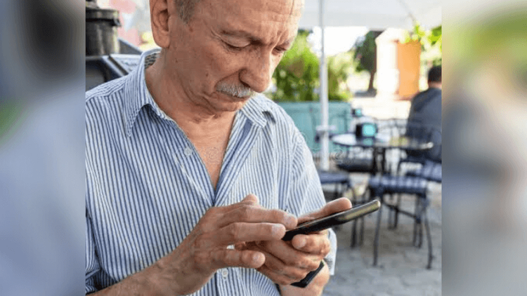 Alerta: Idosos conectados demais? Vício em telas preocupa especialistas