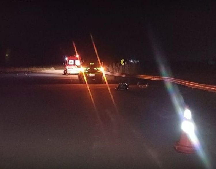 Andarilho morre atropelado por carreta enquanto dormia à beira da estrada