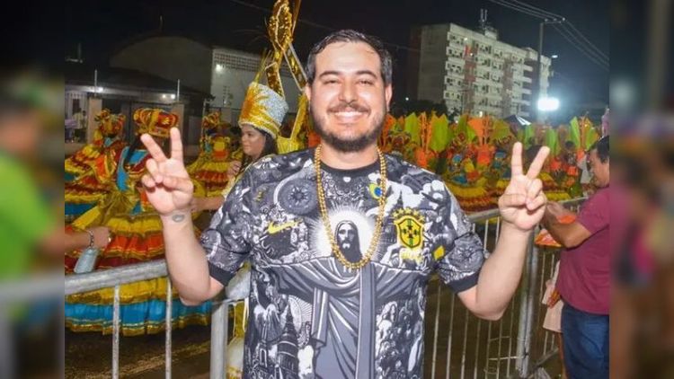 Carnaval do Meio do Mundo encanta turistas dos Estados Unidos e da França