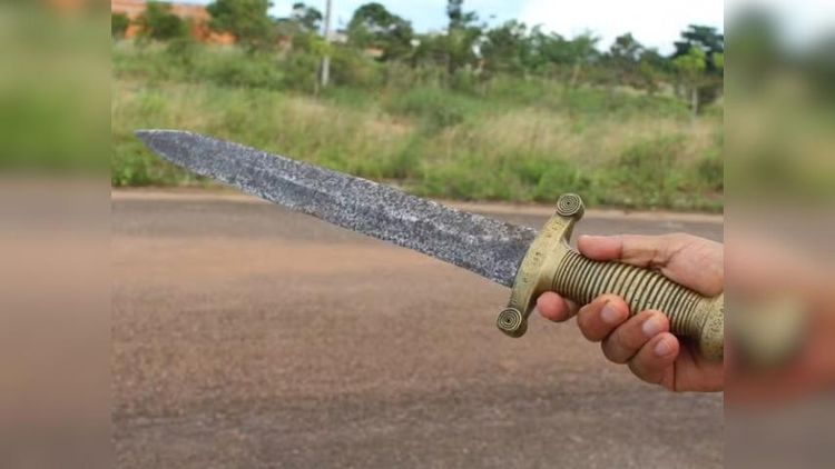 Achado histórico: Espada francesa do século 19 é encontrada no Rio Calçoene