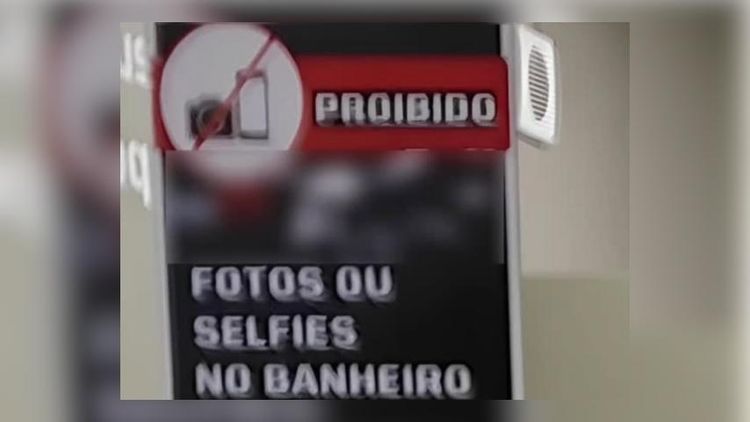 Tem placa, tem história: Academia de Macapá proíbe fotos no banheiro. Por que será?