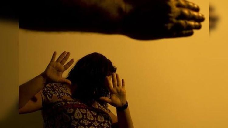 Santana: Mulher leva mais de 20 golpes em tentativa de feminicídio; suspeito fugiu do local