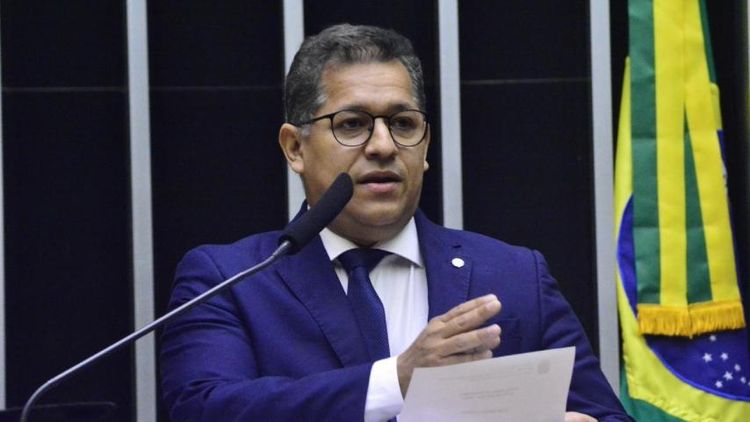 Dorinaldo Malafaia vota contra aumento do IOF e cobra justiça tributária para os super-ricos