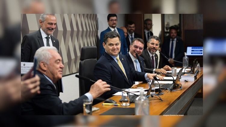 Partido de Bolsonaro confirma apoio a Davi Alcolumbre para presidência do Senado