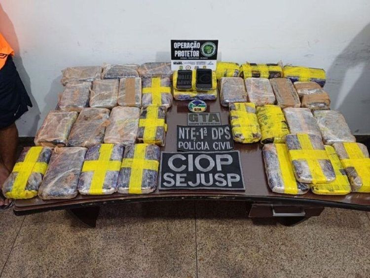 Traficantes têm prejuízo de R$ 1 milhão depois de "bote" da polícia