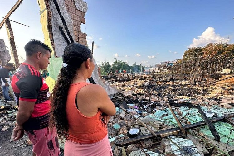  Vítimas do incêndio de Vitória do Jari recebem ajuda humanitária