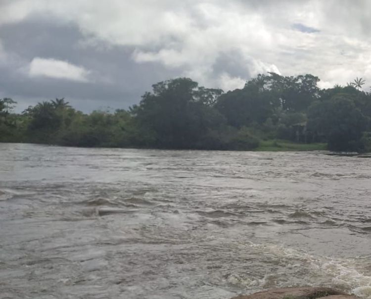 Calçone: Rio avança e deixa comunidades isoladas