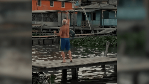 Pipa do vovô: Idoso nortista se diverte empinando ‘papagaio’