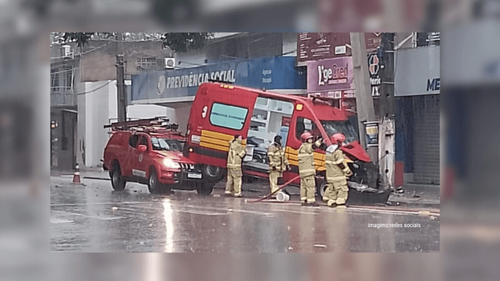 Macapá: viaturas do Corpo de Bombeiros colidem durante a forte chuva, no Trem