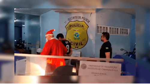 Em Manaus, Papai Noel prende criminoso foragido do Amapá