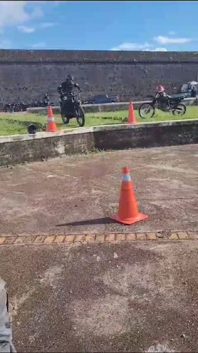 Treinamento de moto do BOPE-AP é "lacrado" com "salto rasante"