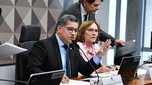 Seu direito: Lei que amplia licença-paternidade no Brasil tem participação de Dorinaldo