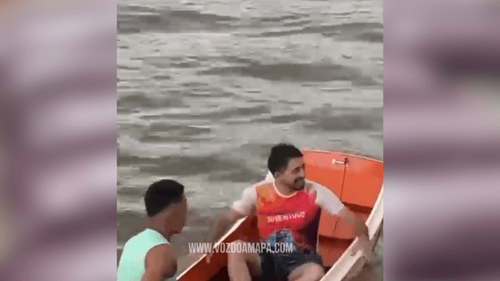 Fé radical?: Padre se aventura de rabeta e dá ‘cambalhota’ no rio: ‘é minha missão’