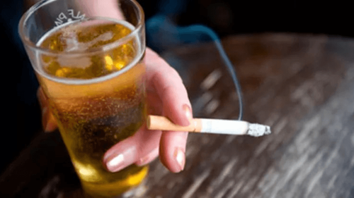 Imposto do Pecado: Cigarros, bebidas e apostas devem encarecer em 2027 para desestimular o consumo. Você concorda?