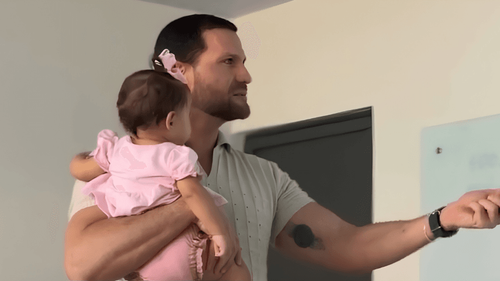 Nazaré Tedesco do bem?: Professor acolhe bebê para aluna continuar estudando: ‘Promovido a babá!’