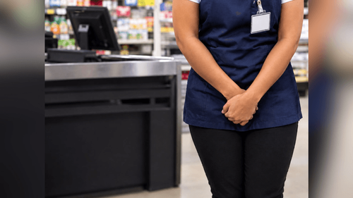 Constrangimento: Supermercado vai indenizar funcionária que urinou na roupa após esperar autorização para ir ao banheiro