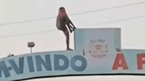 Macapá: Bombeiros resgatam mulher que ameaçava pular de pórtico na Fazendinha