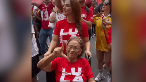 Lição de cidadania: Aos 86 anos e em tratamento, idosa vai às ruas de Macapá apoiar seu candidato