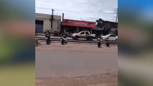 ‘Se fosse outro, já tinham multado’: CTMac é flagrada com veículo sobre calçada e gera críticas nas redes