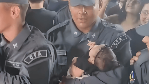 Emoção: No Amapá, futuro PM celebra Noite Cinza com filha de 45 dias no colo