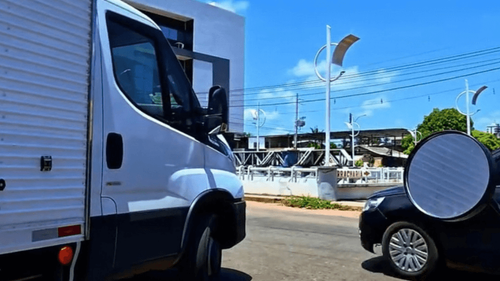 Eita!: Motociclista flagra absurdos no trânsito de Macapá: ‘pode estacionar na ciclovia?’