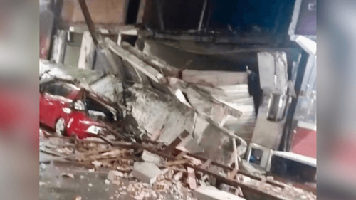 Macapá: Parede desaba e atinge carros no Perpétuo Socorro; ninguém se feriu