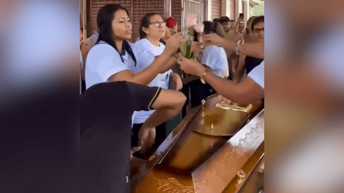 Despedida emocionante: Familiares cantam e dançam durante velório de matriarca em Santana: ‘o amor transbordou’