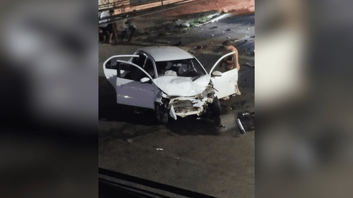 Macapá: Caminhonete ignora sinalização e provoca acidente, no Centro