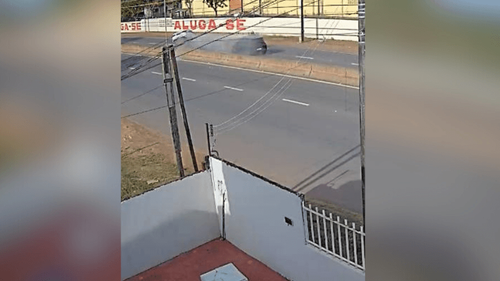 Duca Serra: Carro perde o controle e capota cinco vezes na rodovia