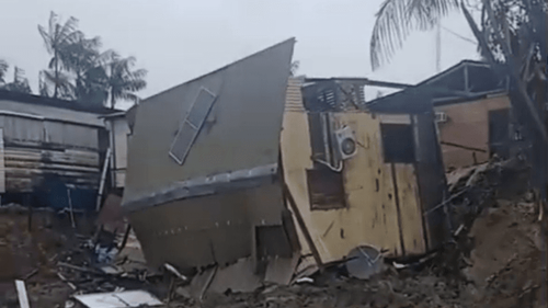 Terras caídas: Fenômeno provoca destruição de casas no Bailique