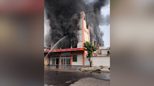 Macapá: Incêndio destrói comércio da Zona Sul; mais de 100 bombeiros combatem o fogo 